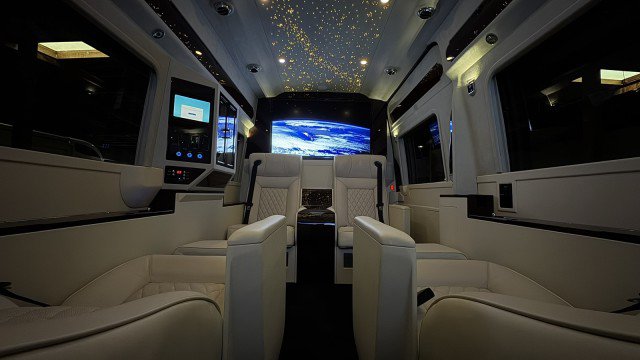 Used 2025 Mercedes-Benz Sprinter 2500 image 35