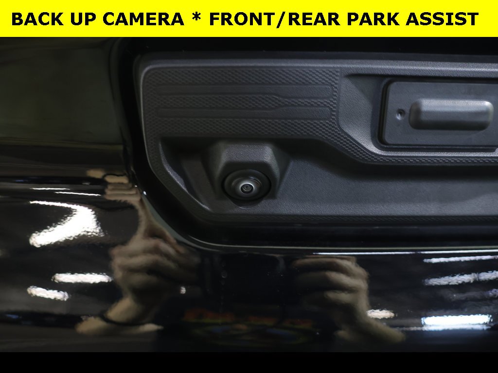 Used 2025 Chevrolet Silverado 2500 Custom w/ Custom Value Package image 12