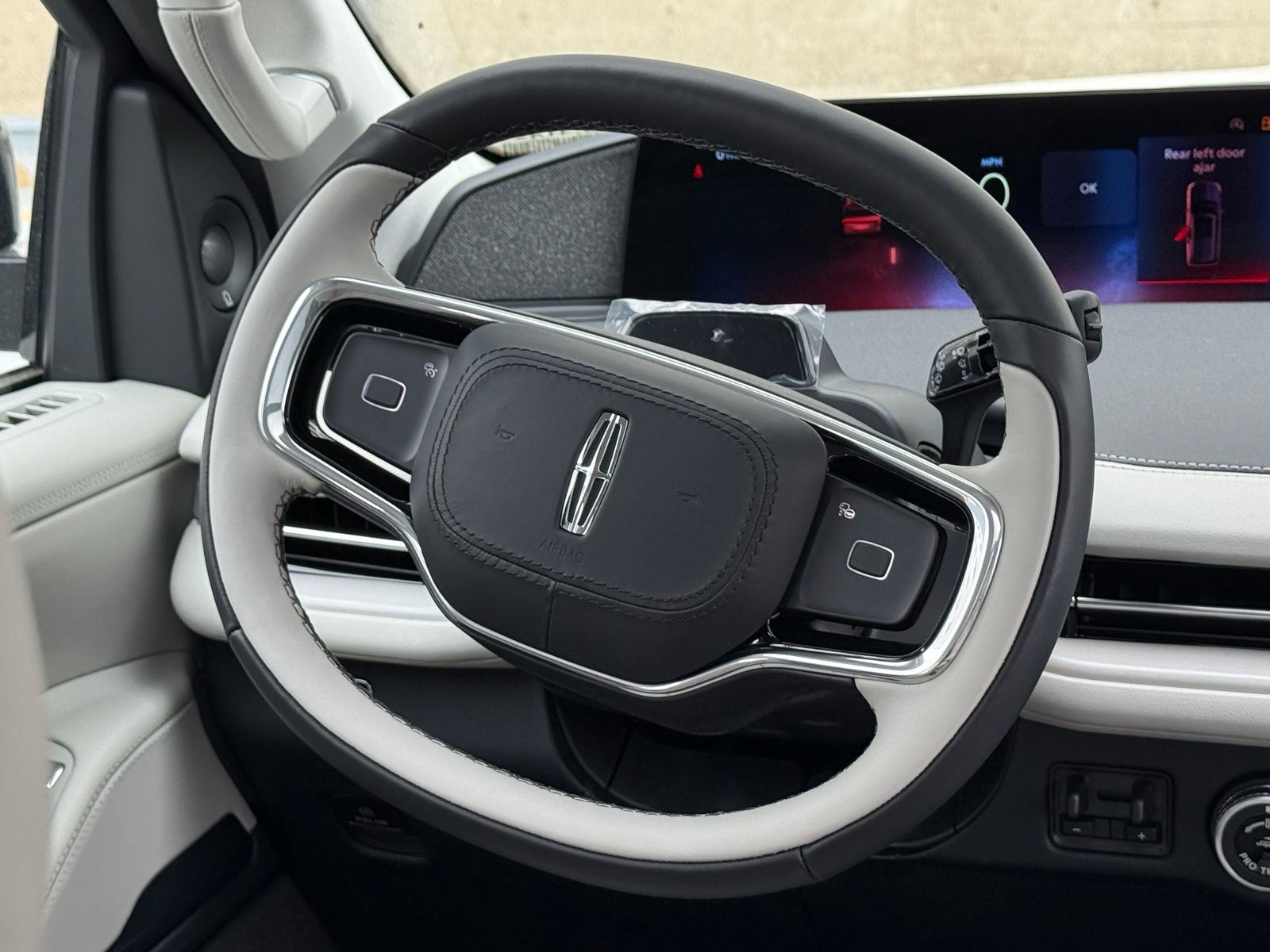 New 2026 Lincoln Navigator Reserve AWD/4WD image 21