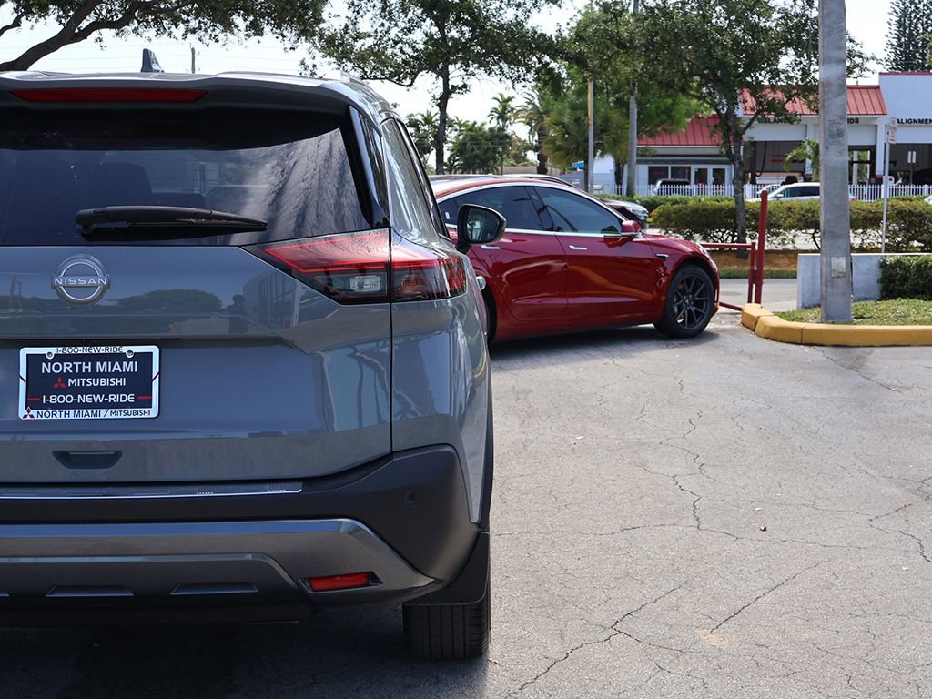 Used 2023 Nissan Rogue SL FWD image 15