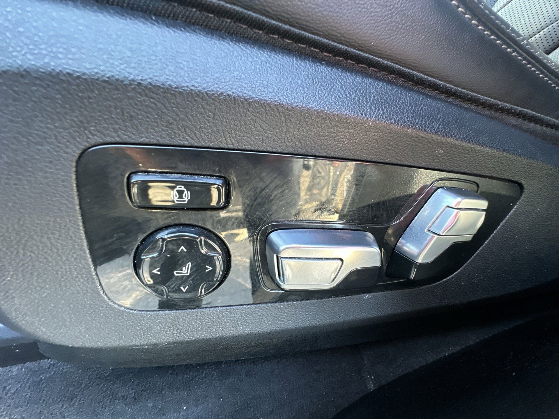 Used 2024 BMW X5 xDrive50e image 14