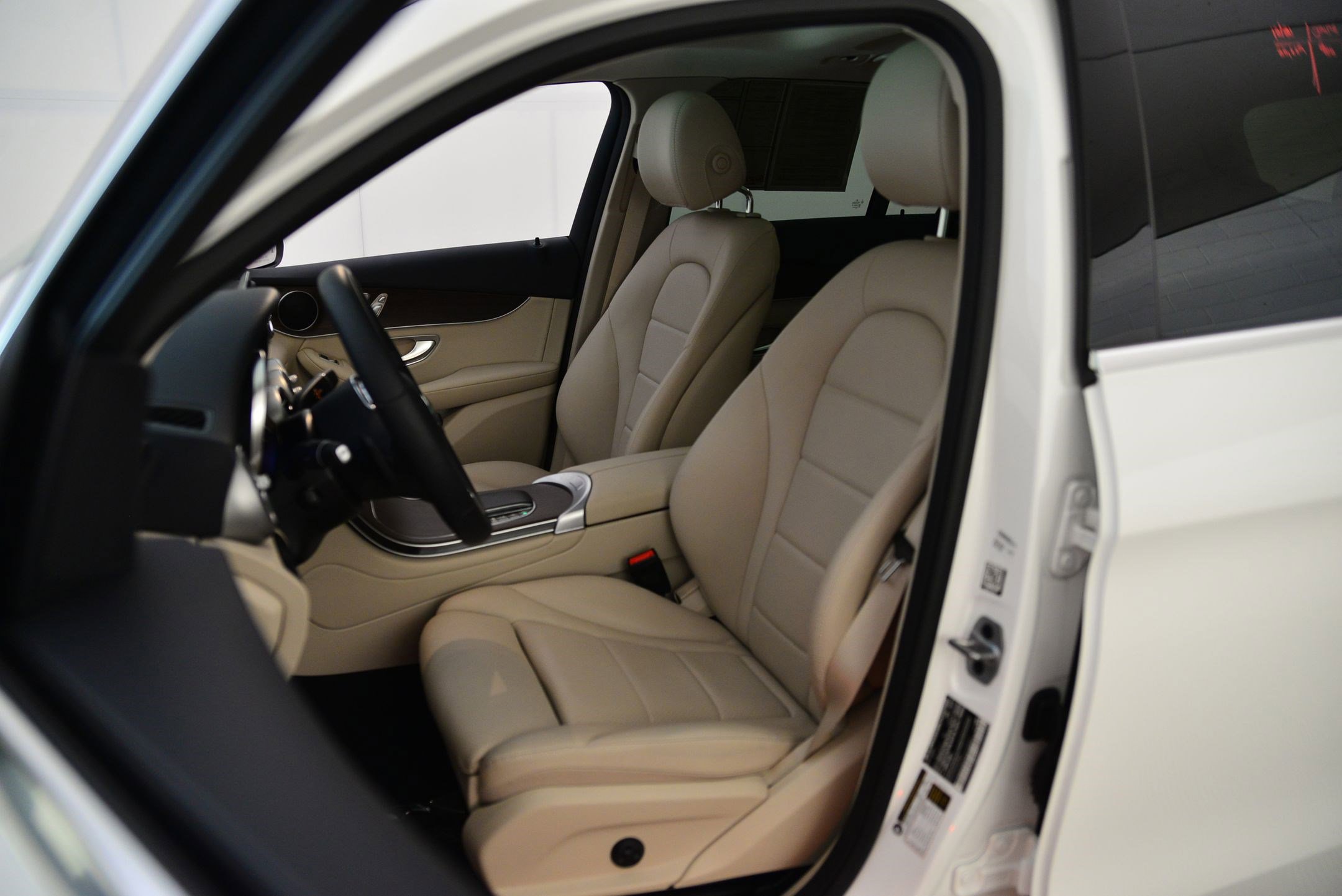 Used 2022 Mercedes-Benz GLC 300 4MATIC image 4