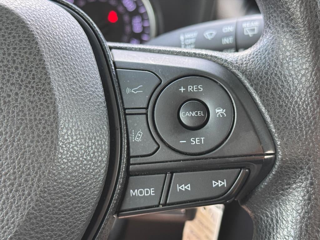 Used 2019 Toyota RAV4 LE AWD/4WD image 19