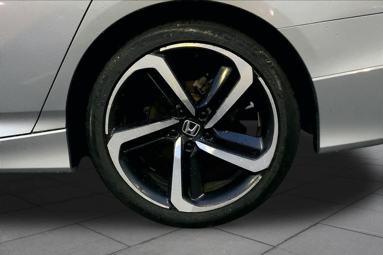 Used 2018 Honda Accord Sport image 11