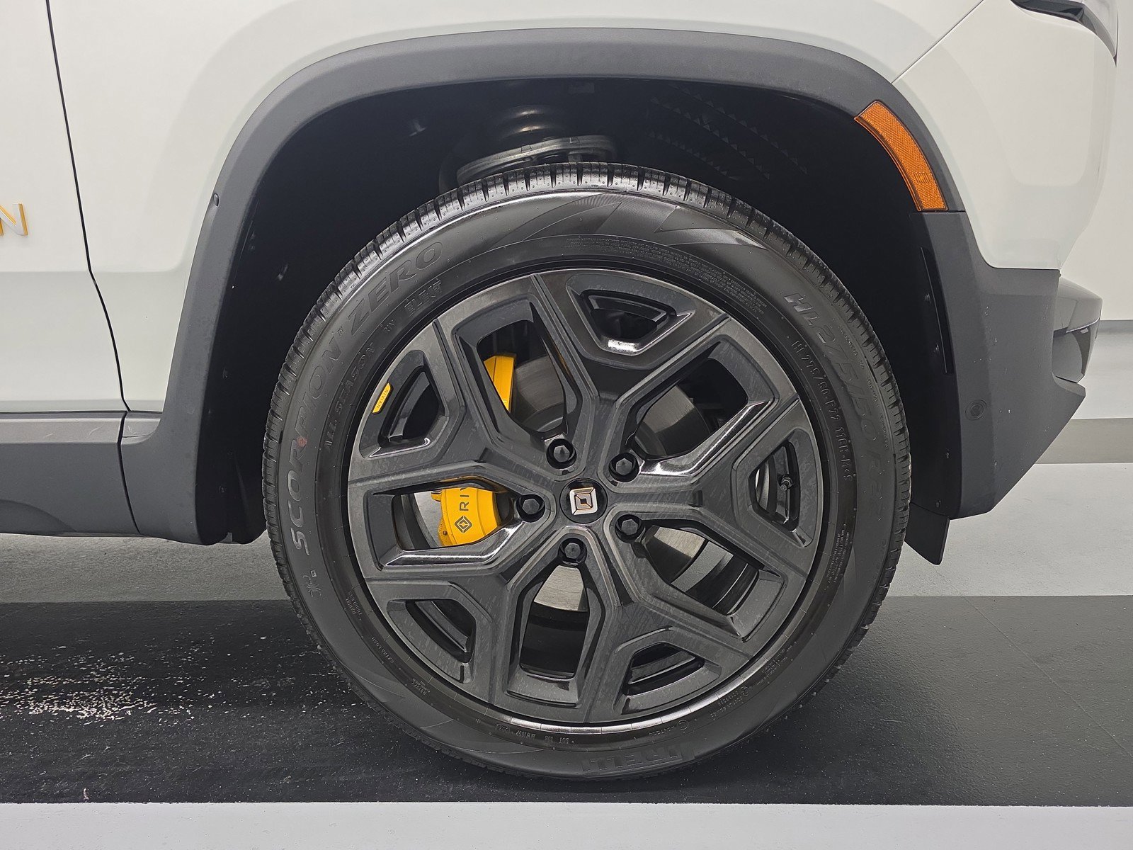 Used 2024 Rivian R1S Adventure image 11