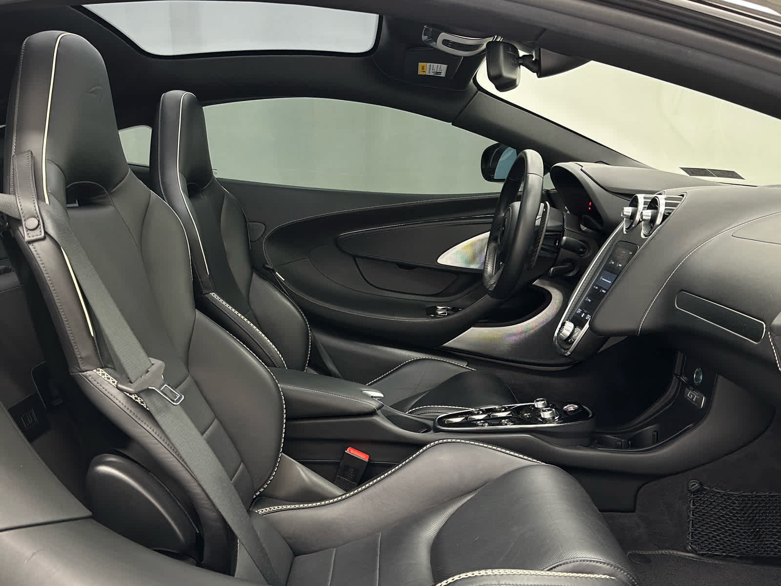 Used 2021 McLaren GT RWD image 14