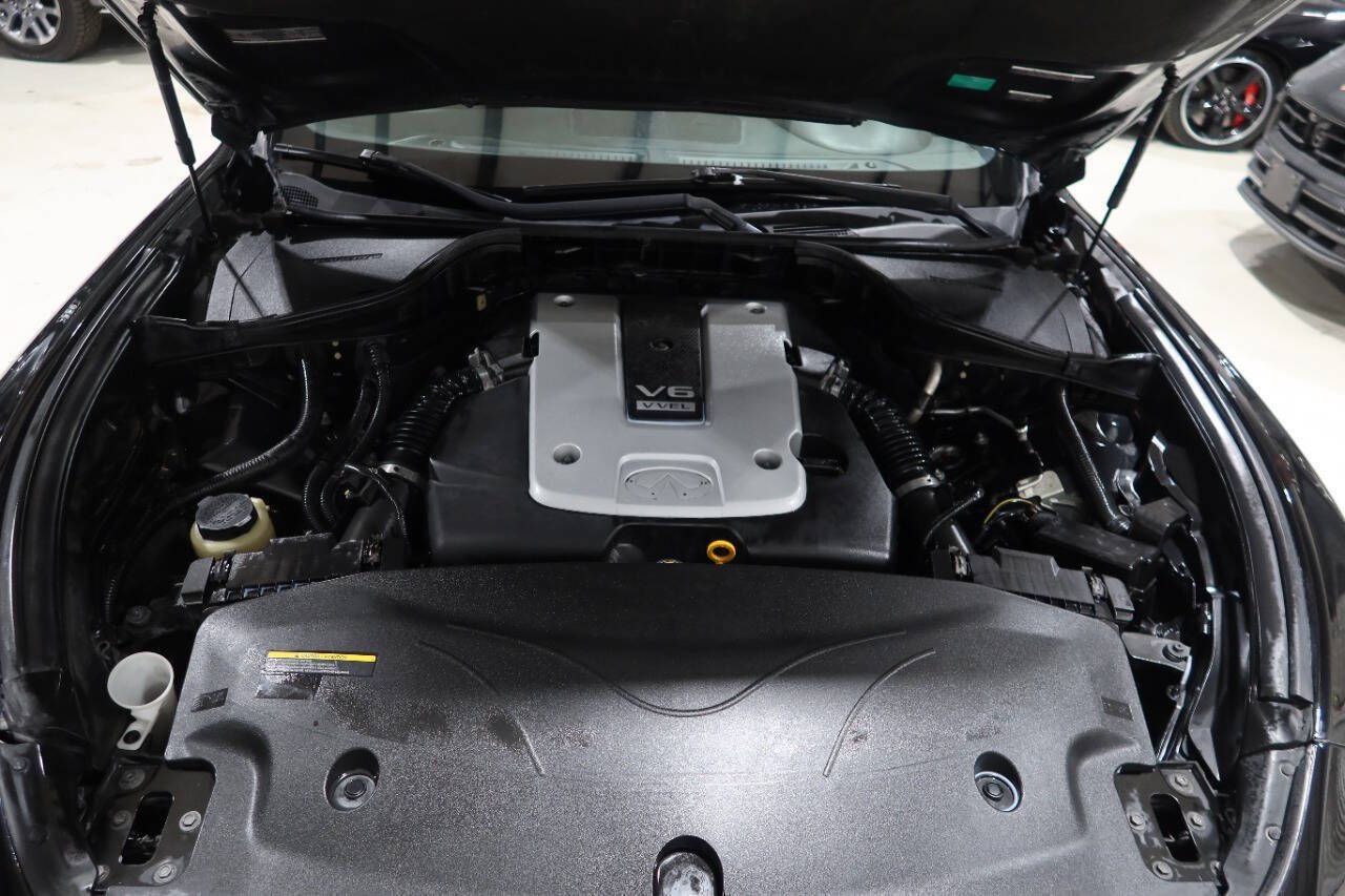 Used 2015 INFINITI Q70 3.7 w/ Sport Package RWD image 9