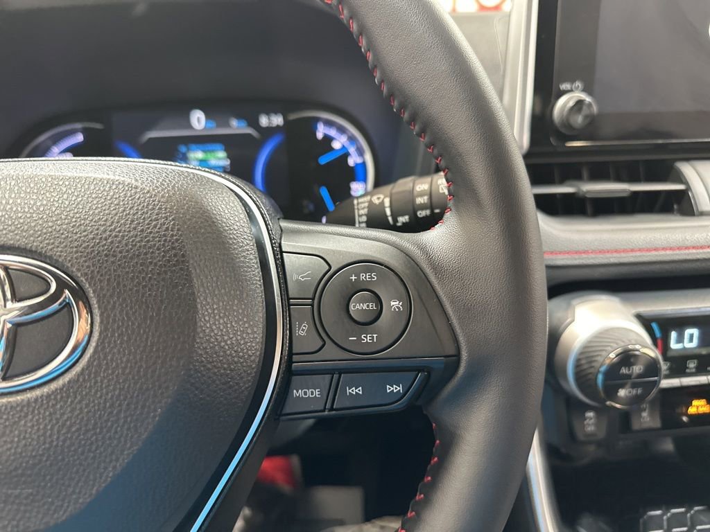 Used 2025 Toyota RAV4 SE image 23