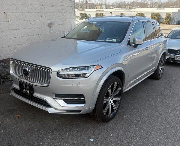 Used 2024 Volvo XC90 T8 Plus w/ Protection Package image 3