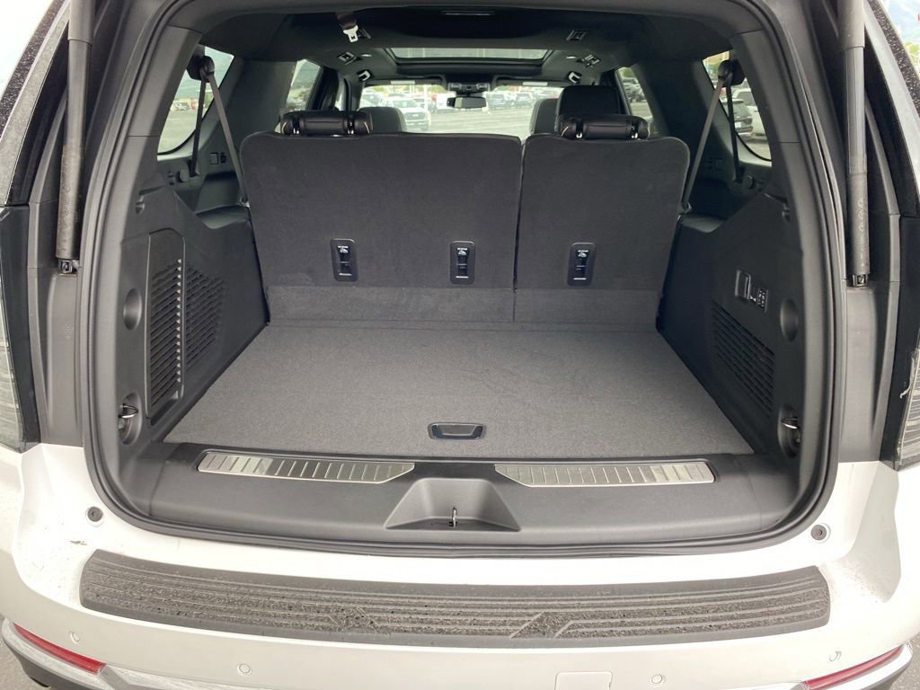 New 2025 Chevrolet Suburban Premier image 30