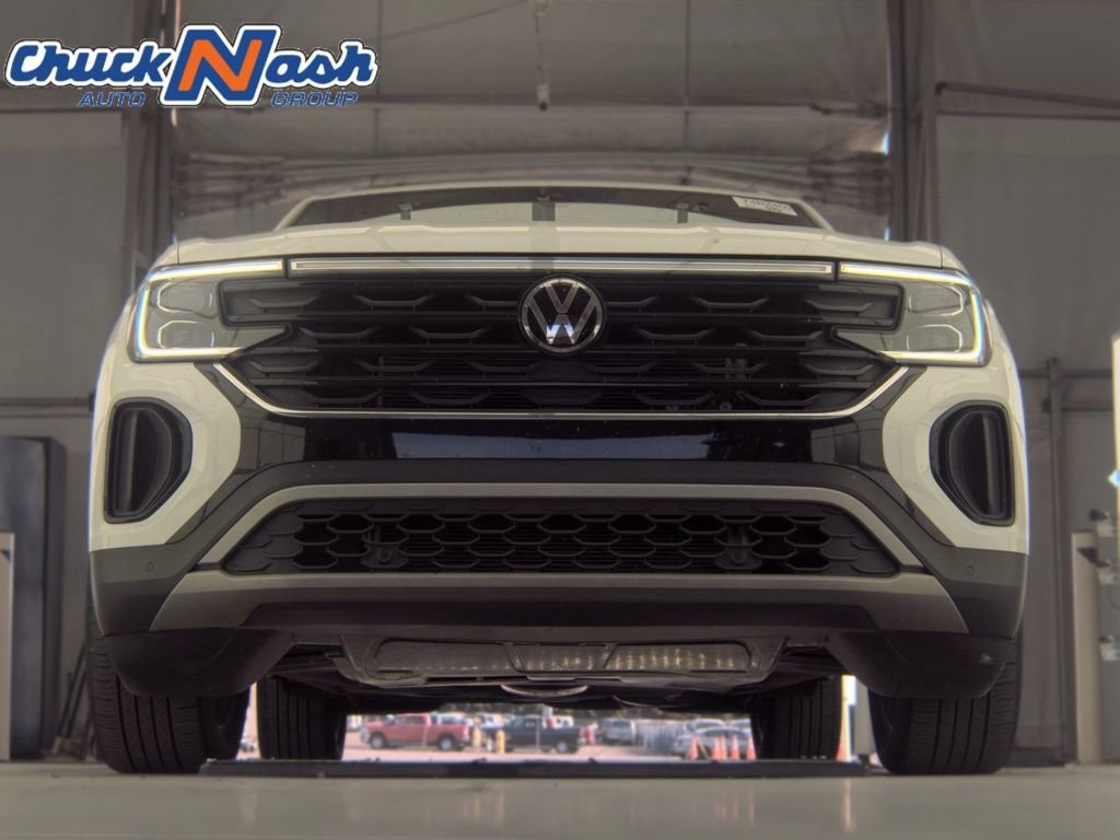 Used 2025 Volkswagen Atlas Cross Sport SE FWD image 9