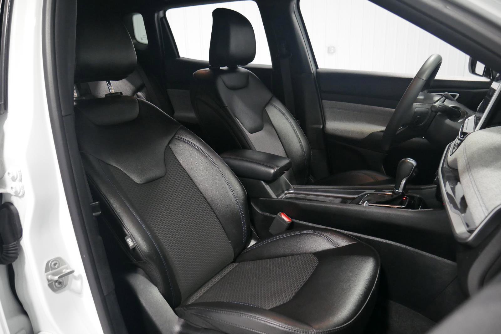 Used 2024 Jeep Compass Latitude image 14