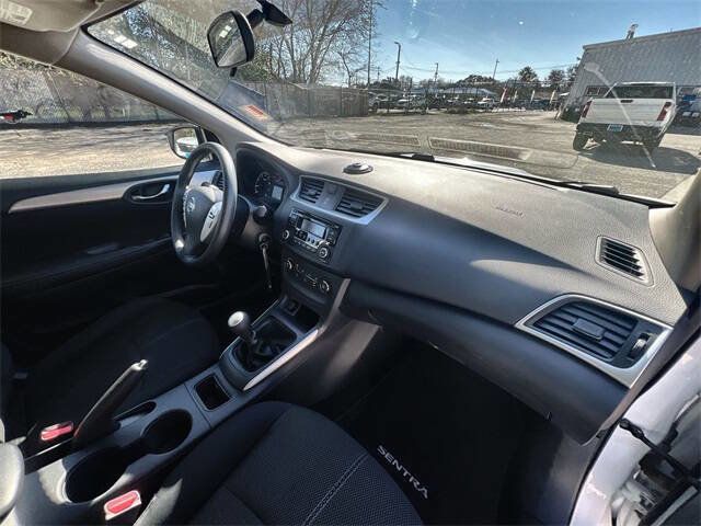 Used 2017 Nissan Sentra S image 26
