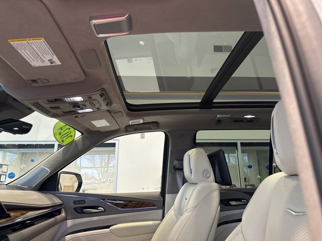 Used 2024 Cadillac Escalade Premium Luxury Platinum image 17