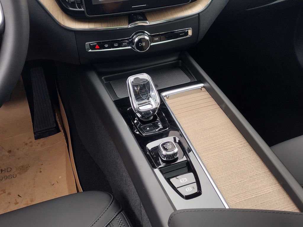 New 2026 Volvo XC60 B5 Plus w/ Climate Package image 28
