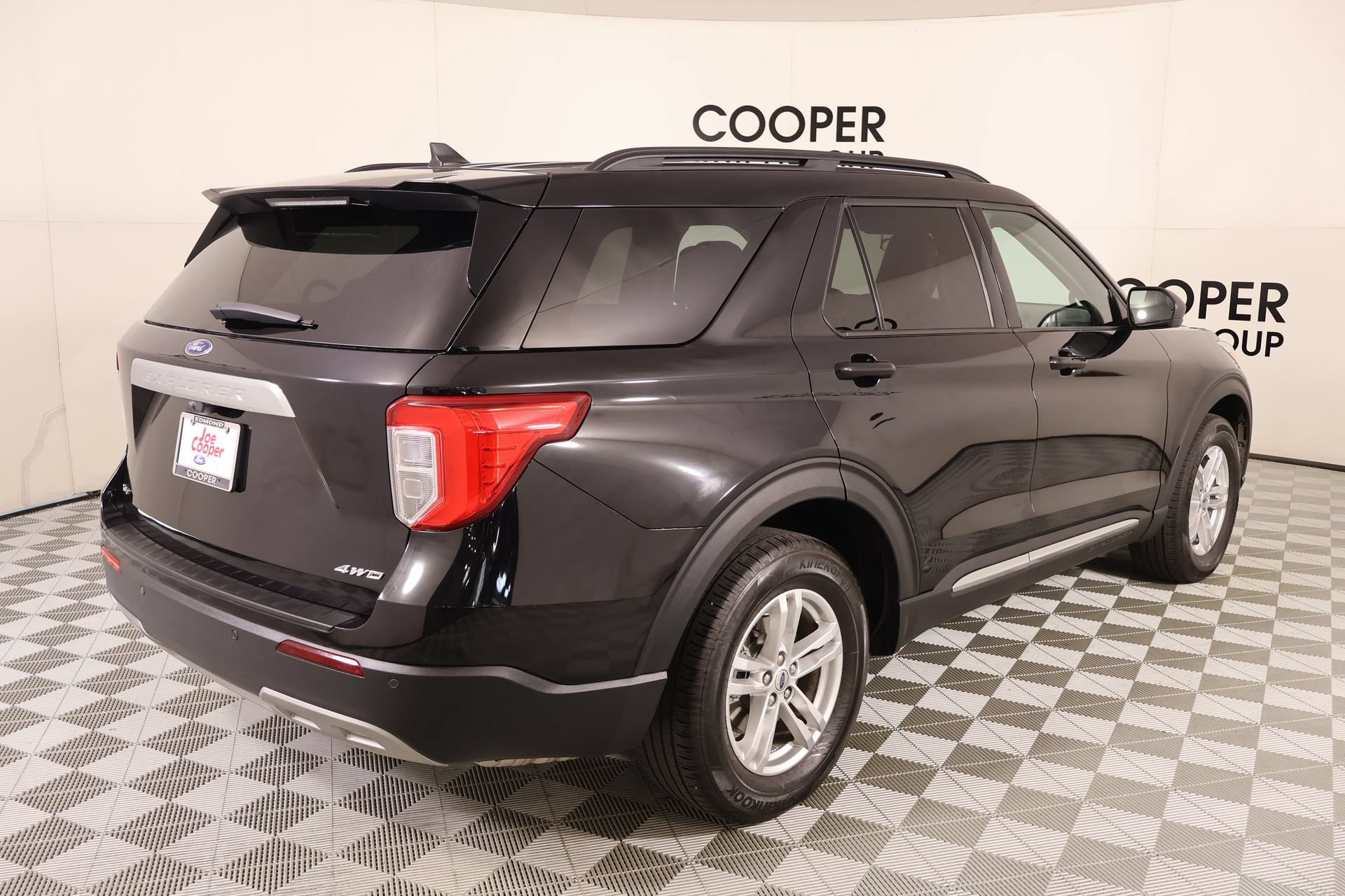 Used 2023 Ford Explorer XLT w/ Equipment Group 202A AWD/4WD image 22