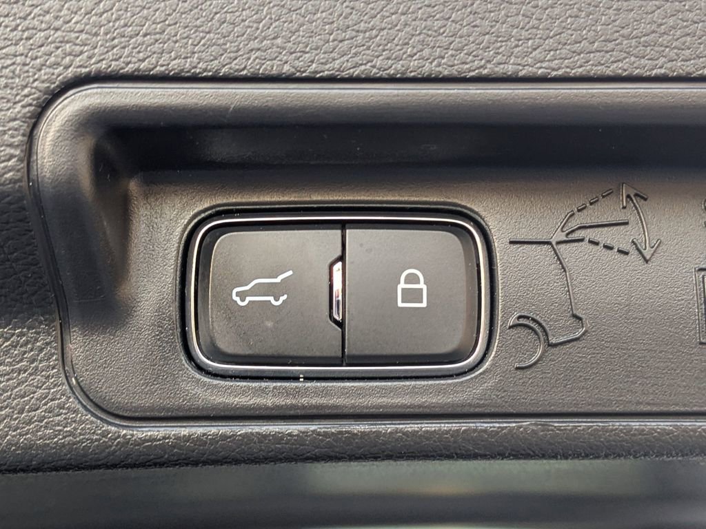 Used 2022 Ford Explorer Limited image 13