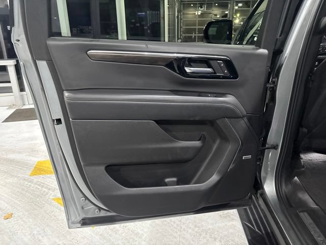 Used 2025 Chevrolet Suburban Premier AWD/4WD image 33