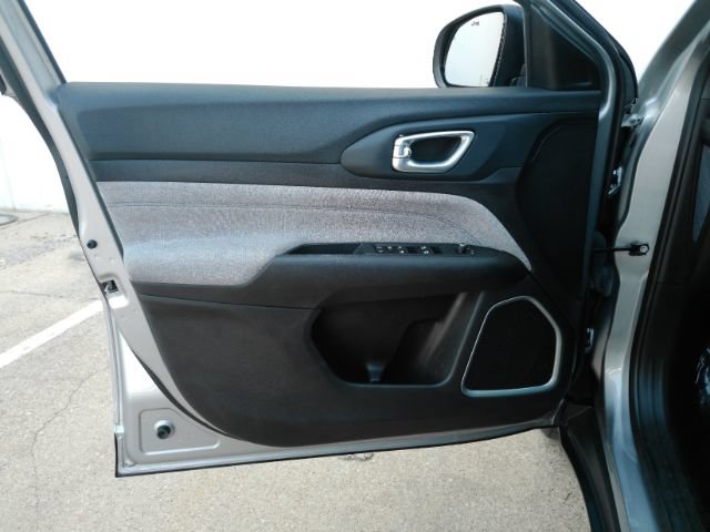 Used 2023 Jeep Compass Latitude AWD/4WD image 13