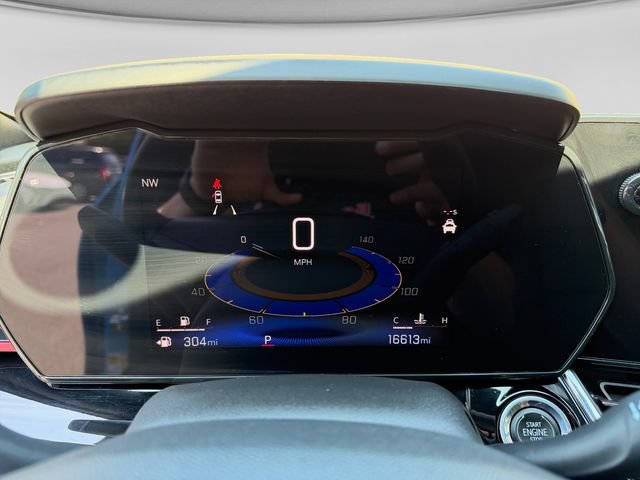 Used 2025 Chevrolet Trax RS w/ Sunroof Package FWD image 14