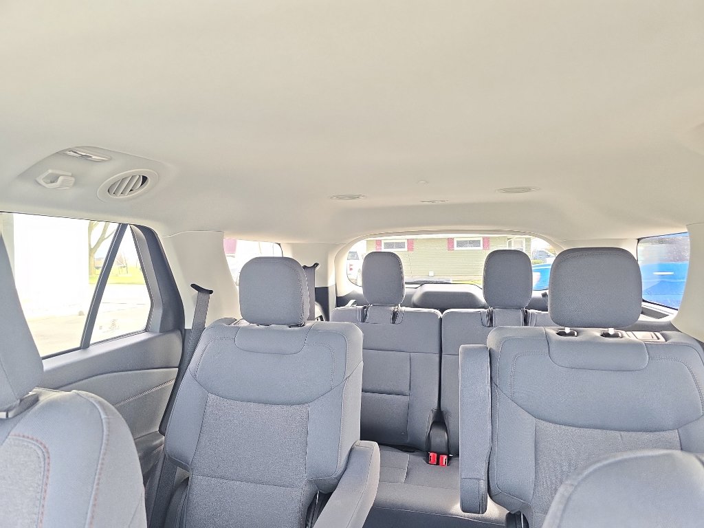 Used 2025 Ford Explorer Active AWD/4WD image 26