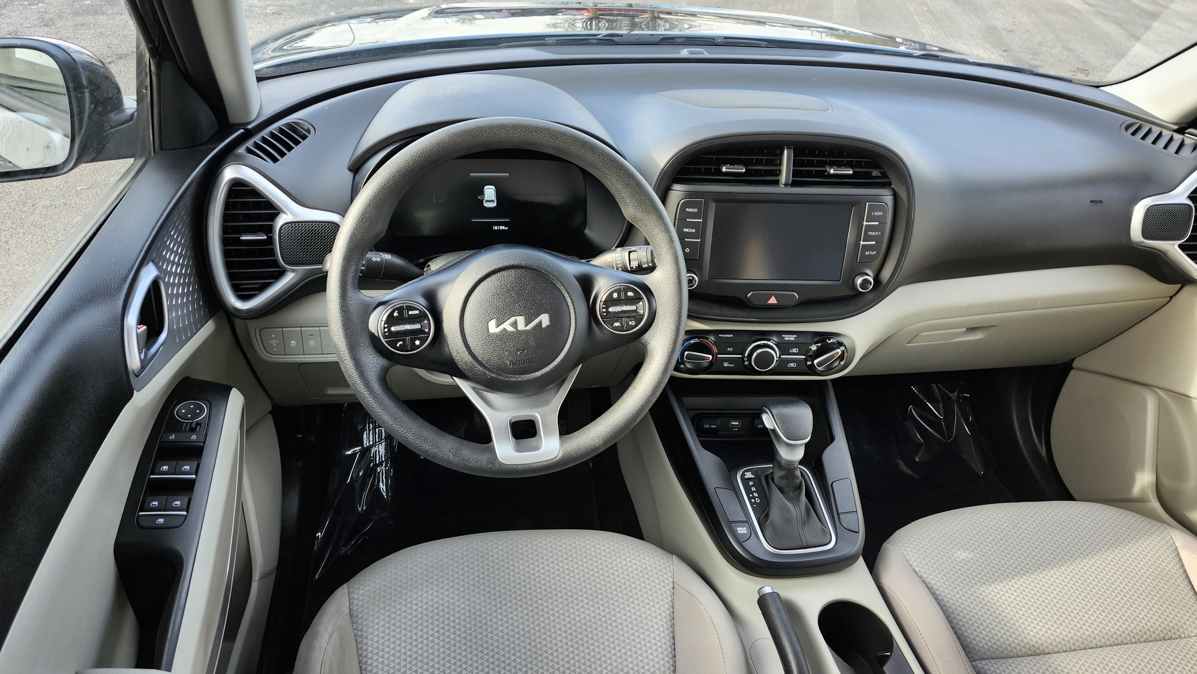 Used 2024 Kia Soul LX image 23