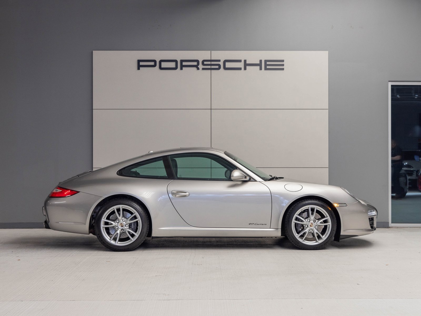 Used 2011 Porsche 911 Carrera image 8