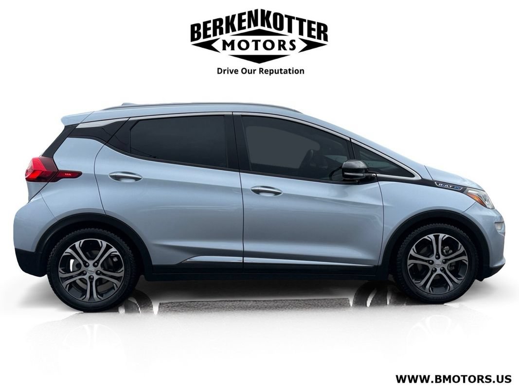 Used 2018 Chevrolet Bolt Premier w/ Driver Confidence II Package FWD image 2
