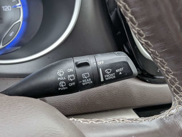 Used 2021 Chrysler Pacifica Touring-L FWD image 27