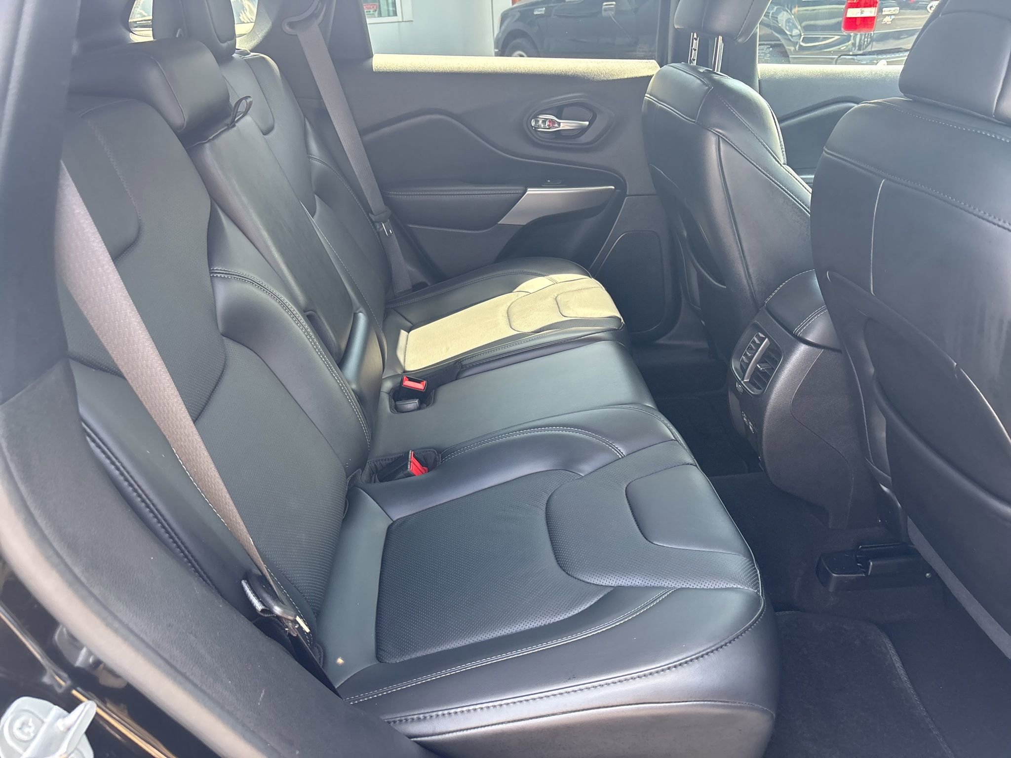 Used 2021 Jeep Cherokee Latitude Lux w/ Comfort/Convenience Group image 20