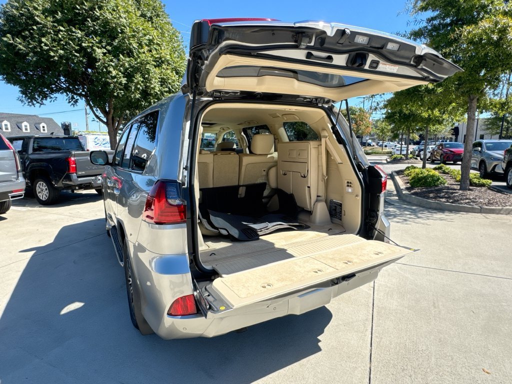 Used 2019 Lexus LX 570 4WD w/ Luxury Package image 33