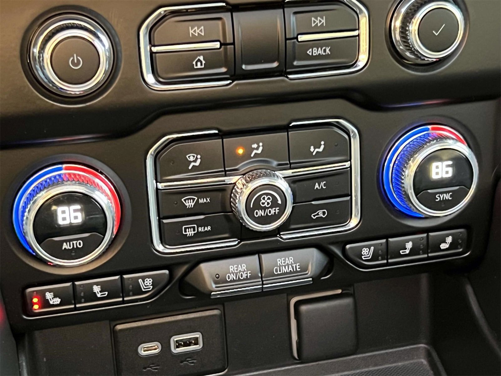 Used 2023 GMC Yukon XL SLT image 37