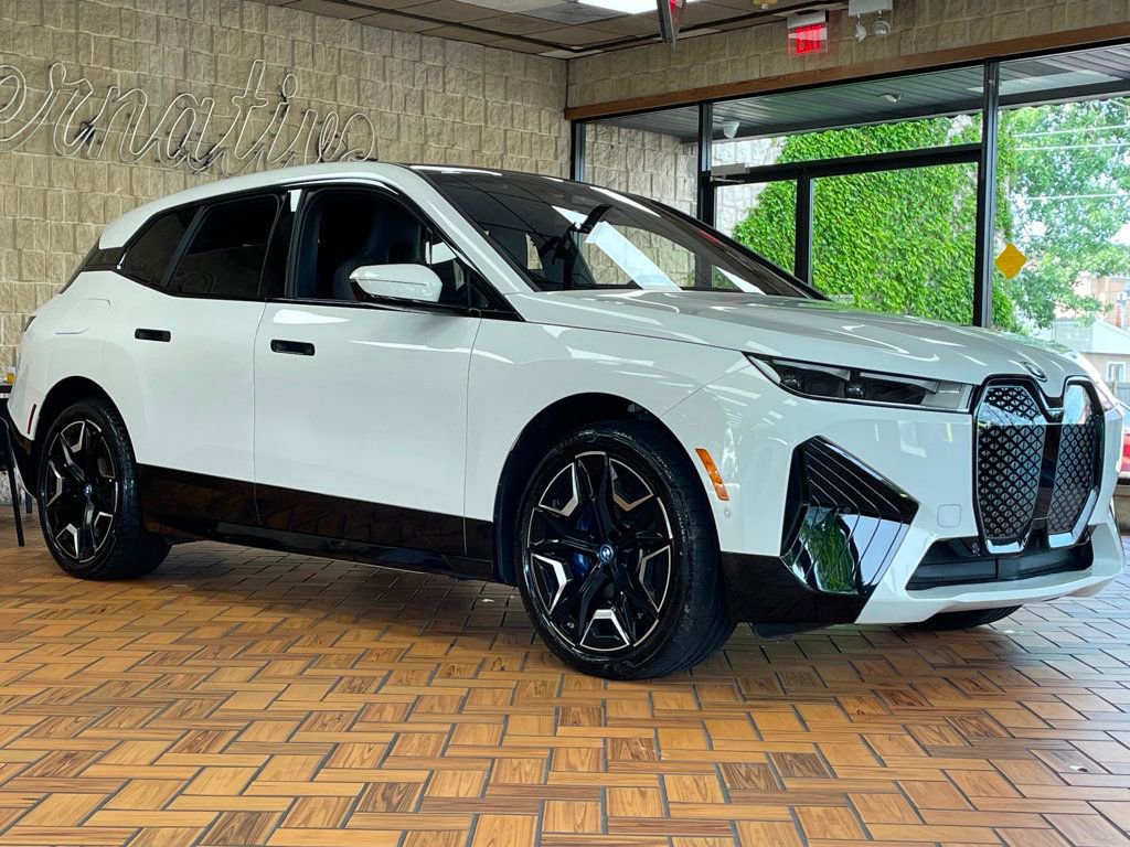 Used 2024 BMW iX xDrive50 w/ Sport Package AWD/4WD image 8