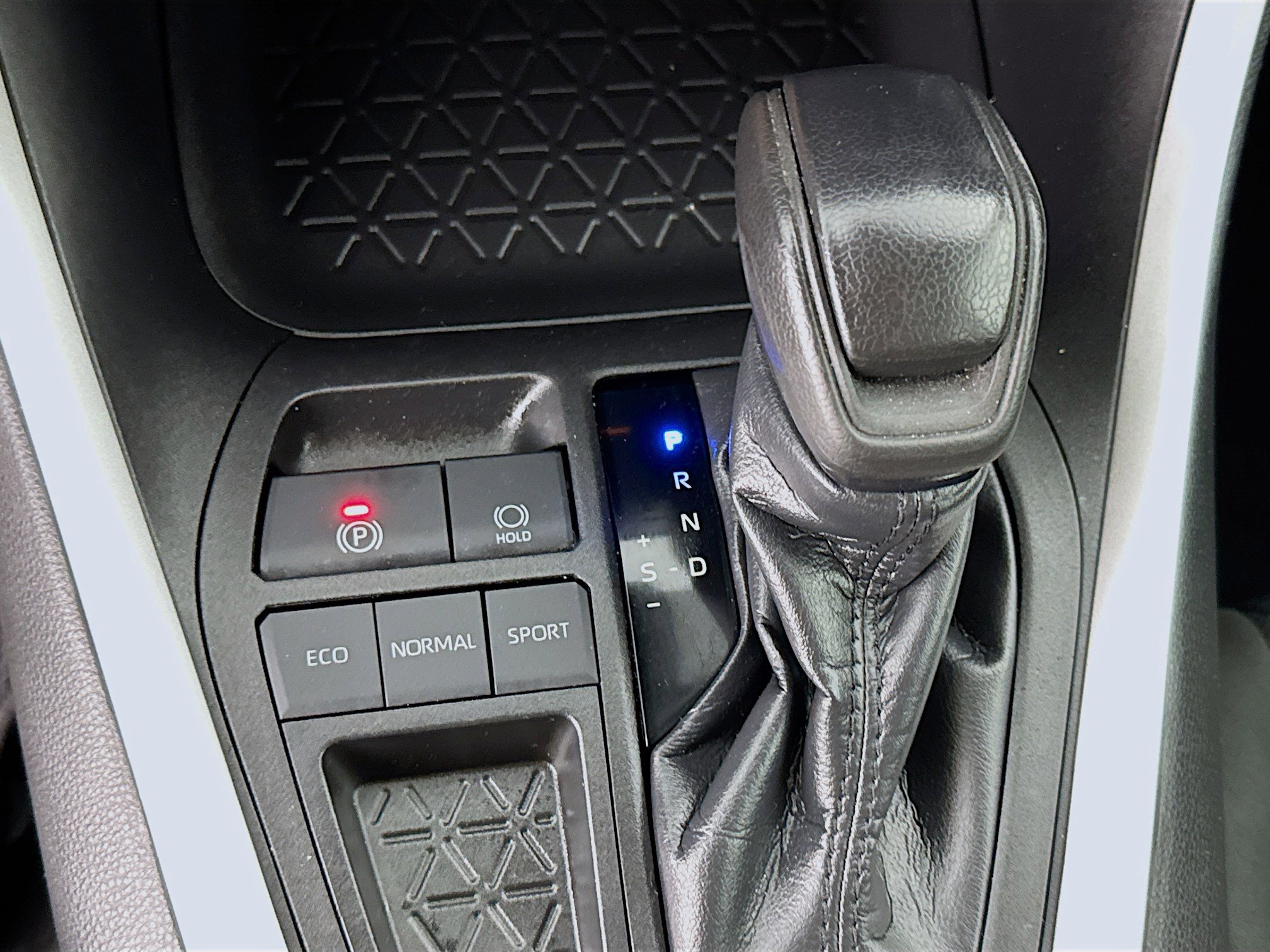 Used 2021 Toyota RAV4 XLE FWD image 19