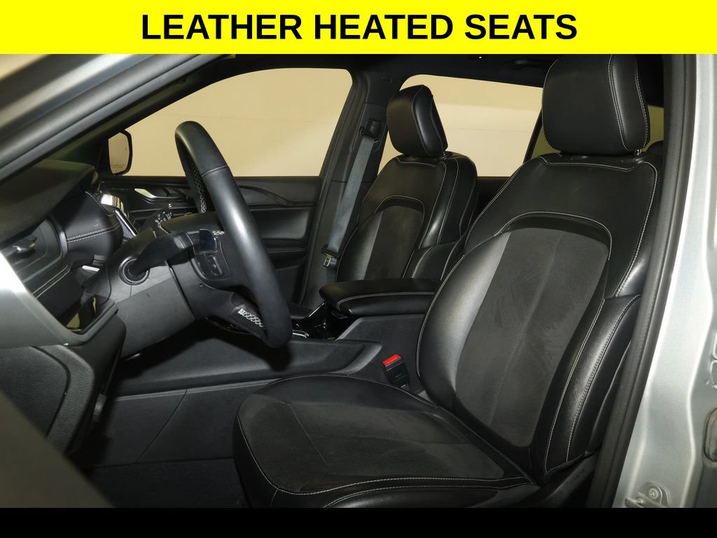 Used 2022 Jeep Grand Cherokee L Laredo AWD/4WD image 3