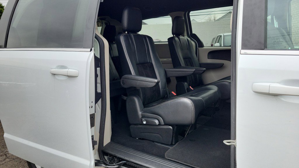 Used 2019 Dodge Grand Caravan SXT image 22