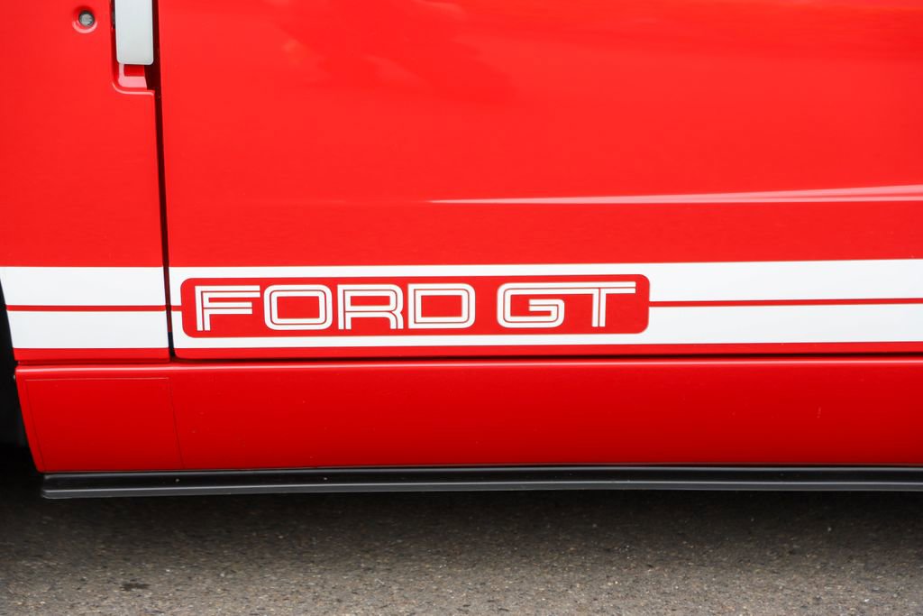 Used 2006 Ford GT RWD image 23