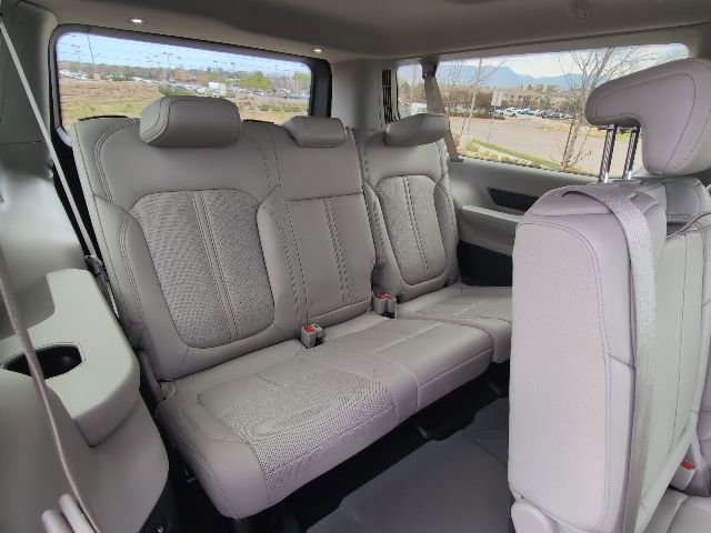 Used 2023 Jeep Wagoneer L Series III w/ Premium Group I AWD/4WD image 32