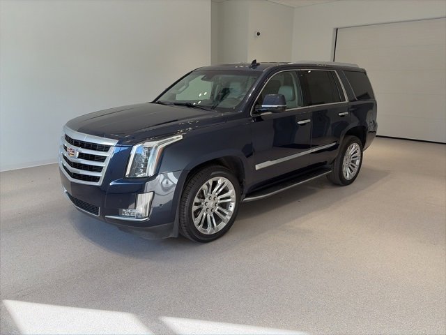 Used 2019 Cadillac Escalade Luxury w/ LPO, Radiant Package image 3