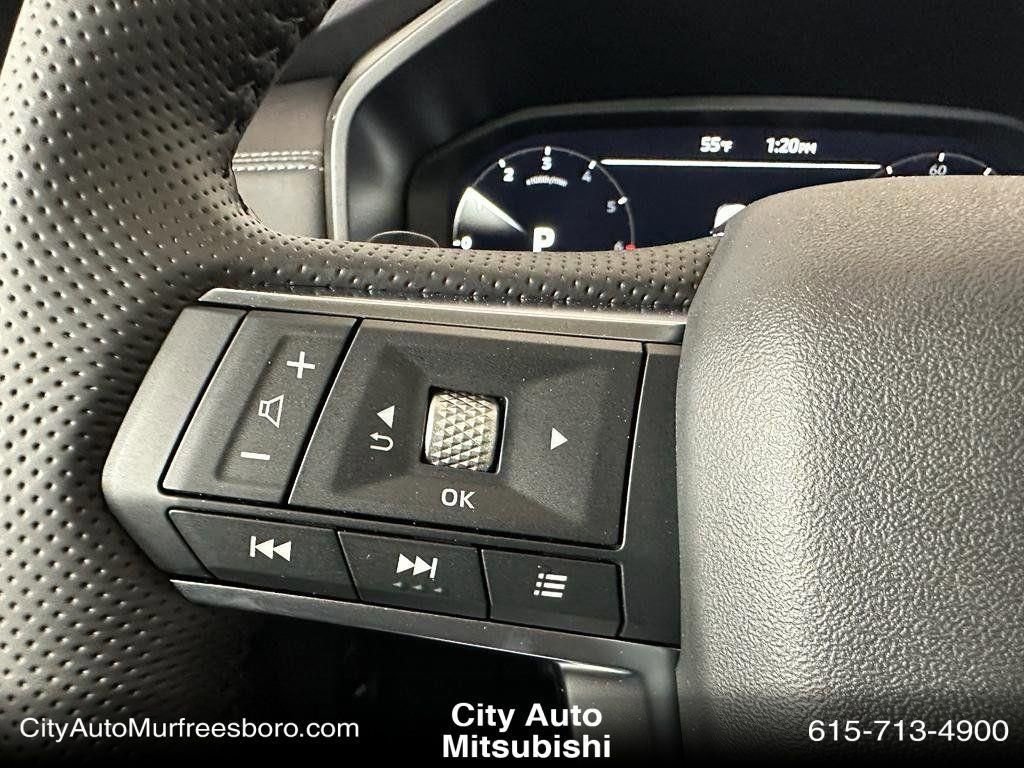 New 2025 Mitsubishi Outlander SE image 21