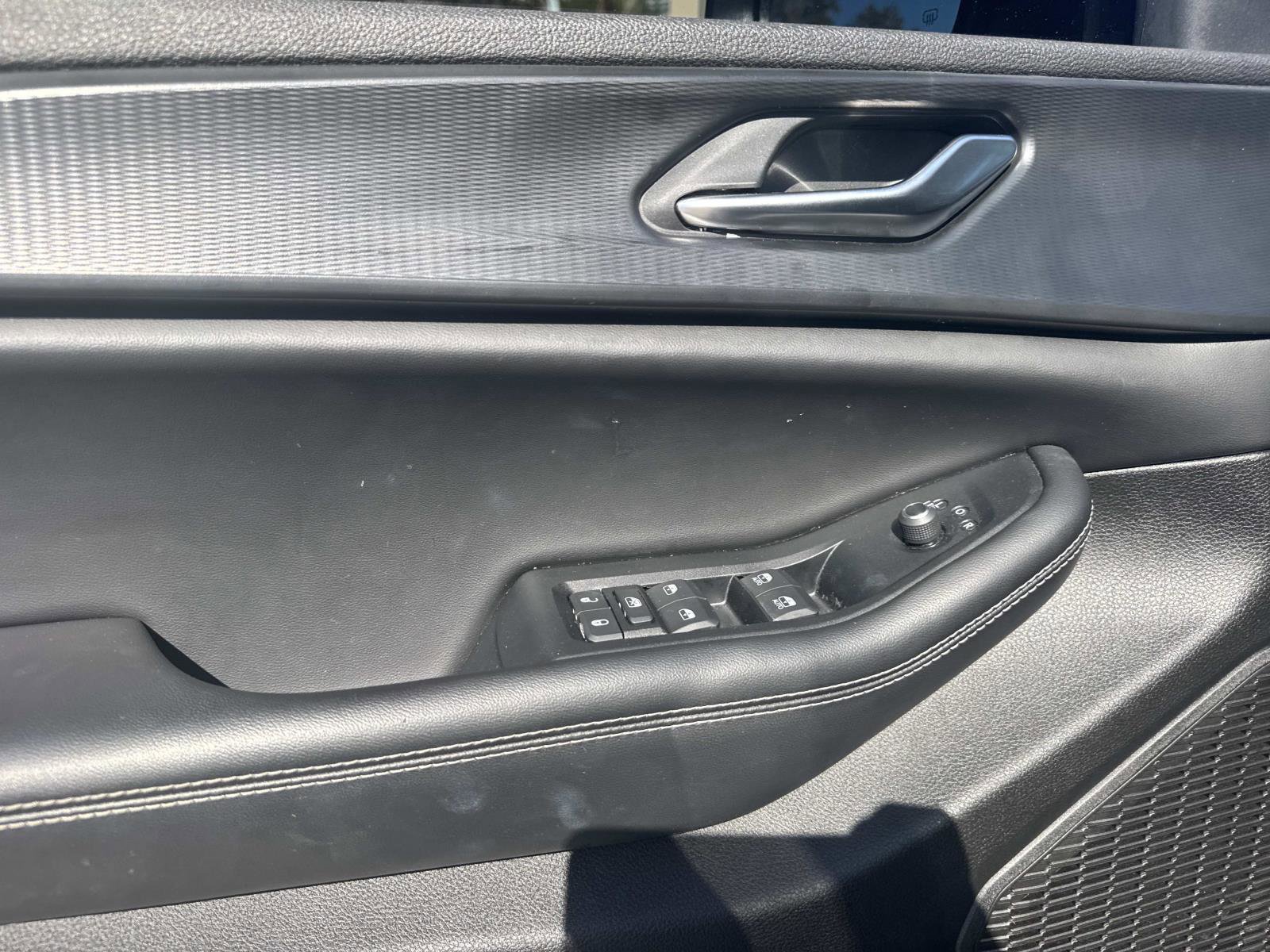 Used 2023 Jeep Grand Cherokee Laredo image 16