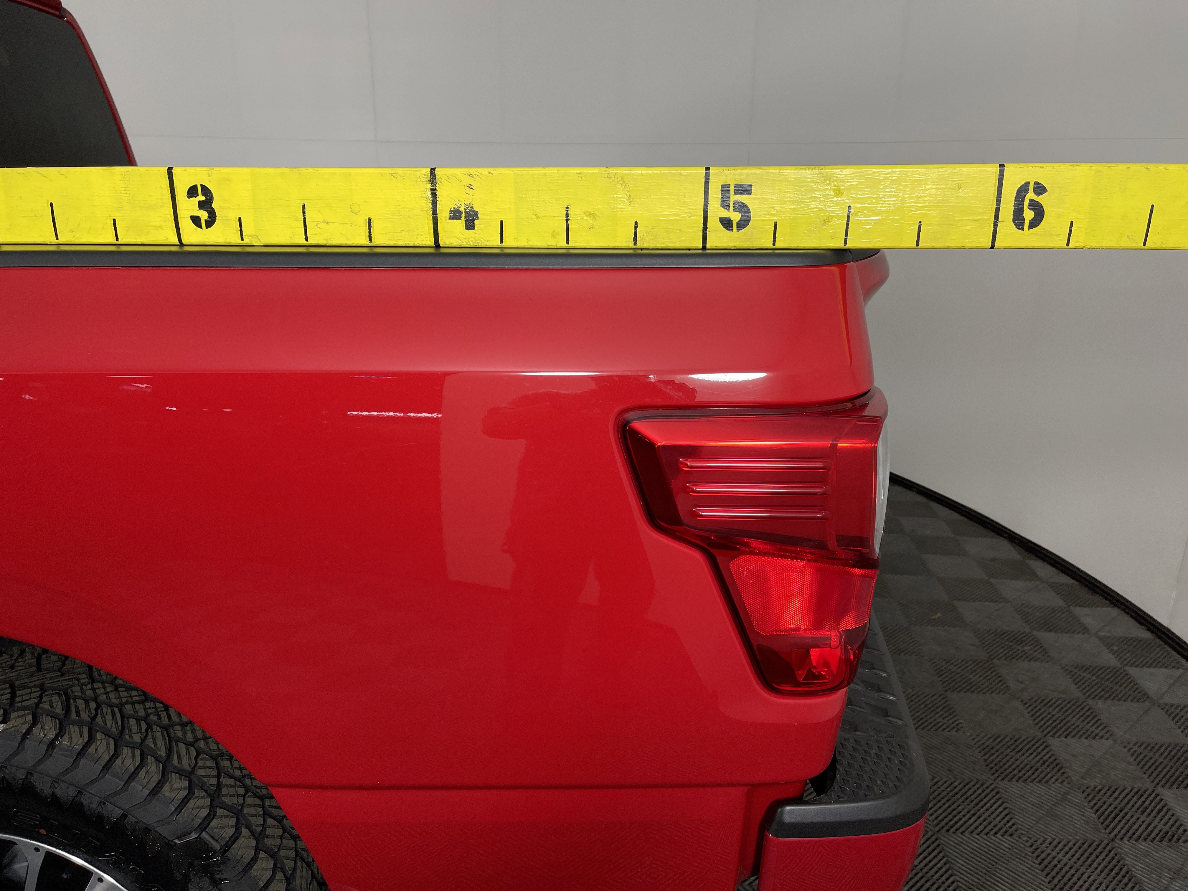 Used 2024 Nissan Titan SV image 9