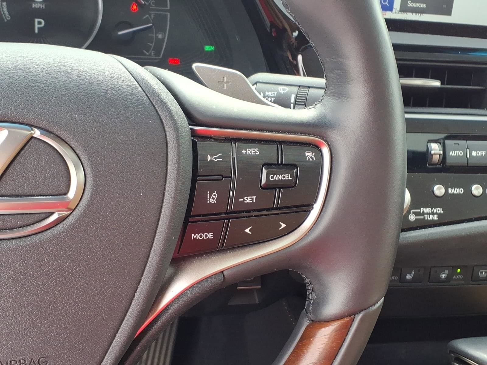 Used 2024 Lexus ES 300h Ultra Luxury w/ Accessory Package (Z2) image 19