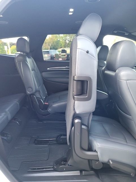 Used 2023 Buick Enclave Essence image 17