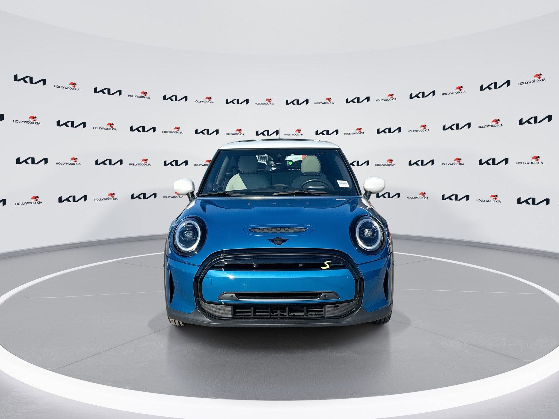 Used 2023 MINI Cooper SE image 3