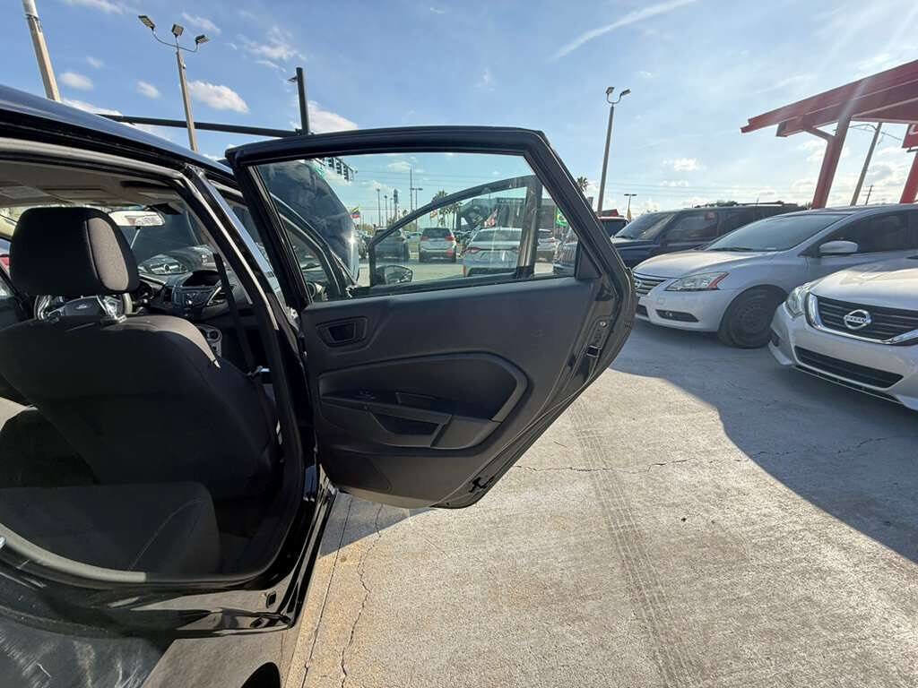 Used 2019 Ford Fiesta SE image 12