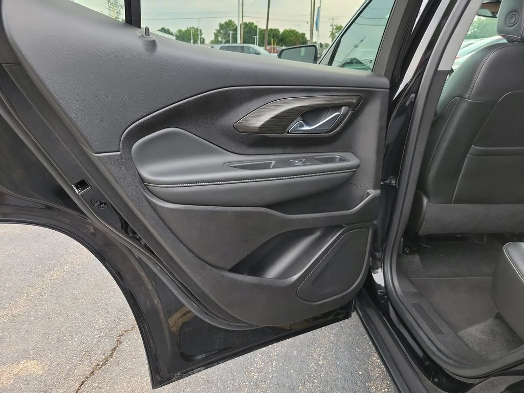 Used 2024 GMC Terrain SLT AWD/4WD image 18