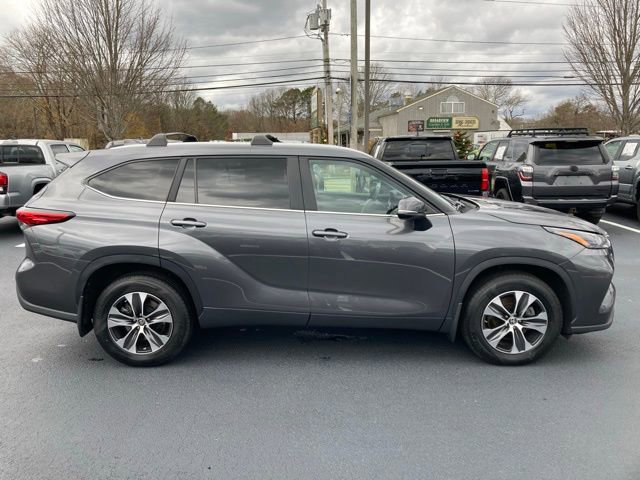 Certified 2023 Toyota Highlander XLE image 11