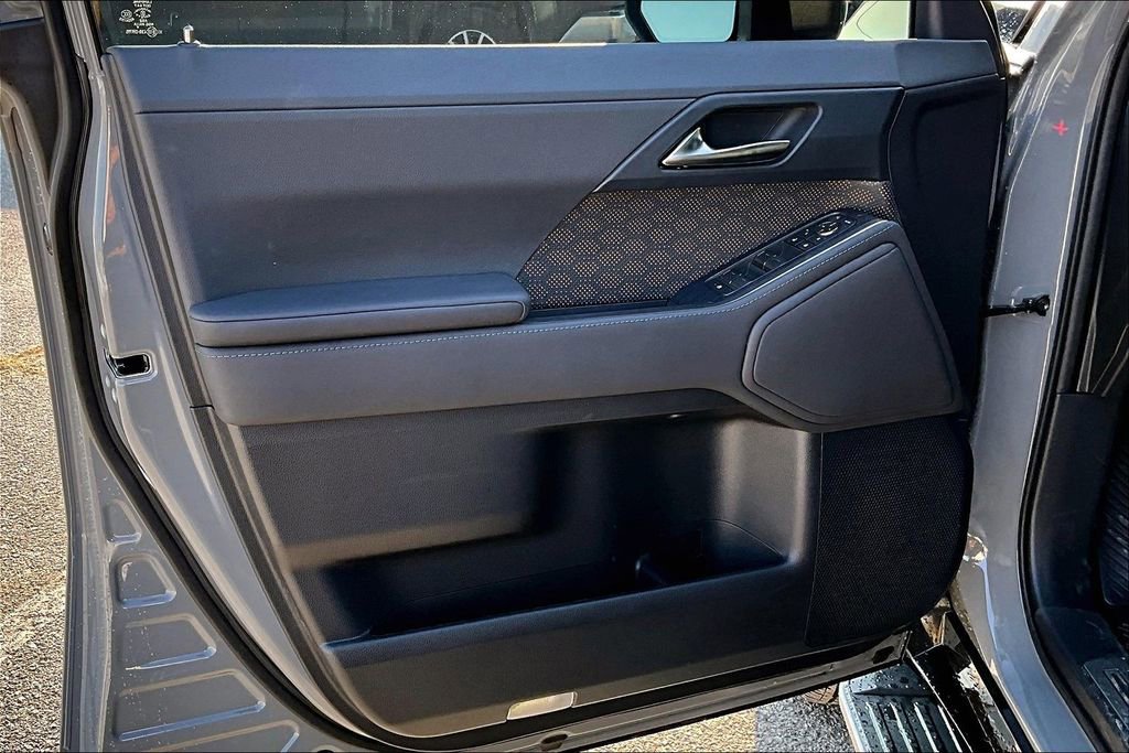 Used 2025 Lexus GX 550 w/ Cold Area Package AWD/4WD image 24
