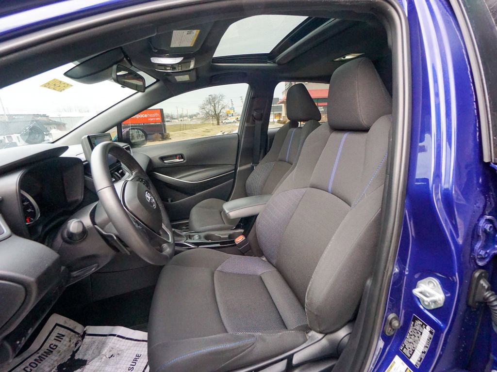 Used 2022 Toyota Corolla SE w/ SE Premium Package image 18